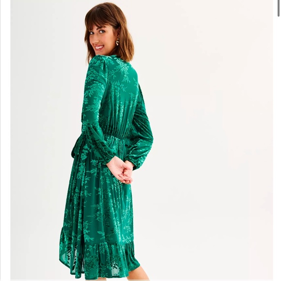 Draper James Velvet Burnout Wrap Dress M NWOT - Picture 3 of 16